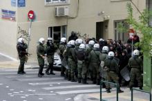 Solidarische gegen MAT vor dem Gericht in Athen