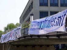 Transparente an der TU Dresden gegen die bonding-Messe