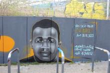 Grafitti mit dem Gesicht von Mouhamed Lamine Drame, daneben der Text: Von der Polizei ermordet am 08.08.2022. Mouhamed Lamine Dramé wurde nur 16 Jahre Alt.