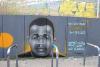 Grafitti mit dem Gesicht von Mouhamed Lamine Drame, daneben der Text: Von der Polizei ermordet am 08.08.2022. Mouhamed Lamine Dramé wurde nur 16 Jahre Alt.